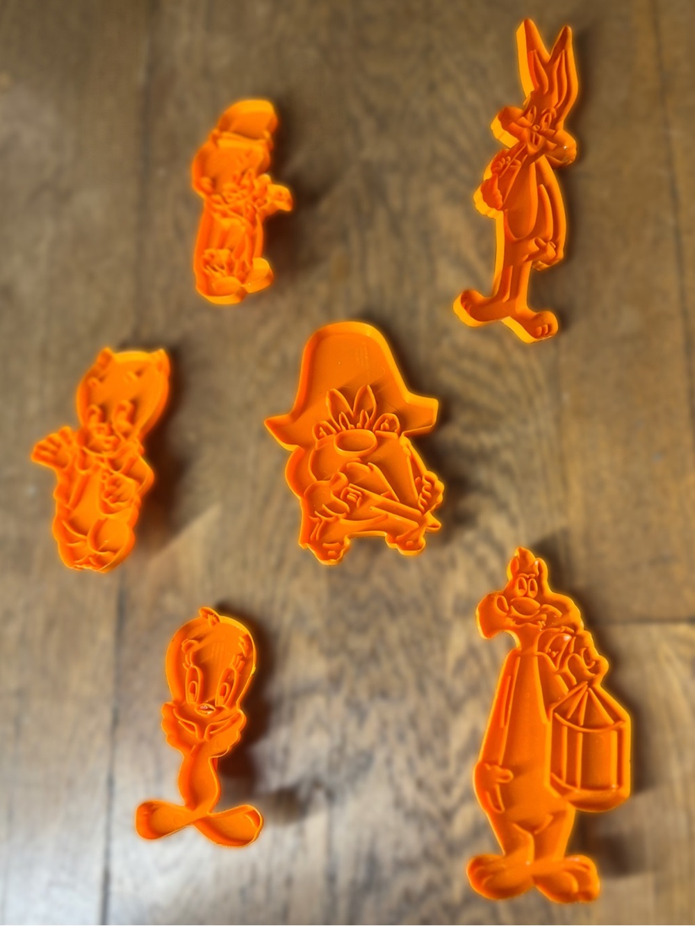 Wilton Orange Looney Tunes Character Cookie Cutter Set - 6 Pc
